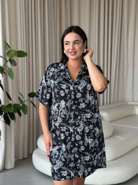 Нічна сорочка plus size зі штучного шовку з квітковим принтом
