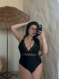 Чорний суцільний купальник із сітчастими вставками plus size
