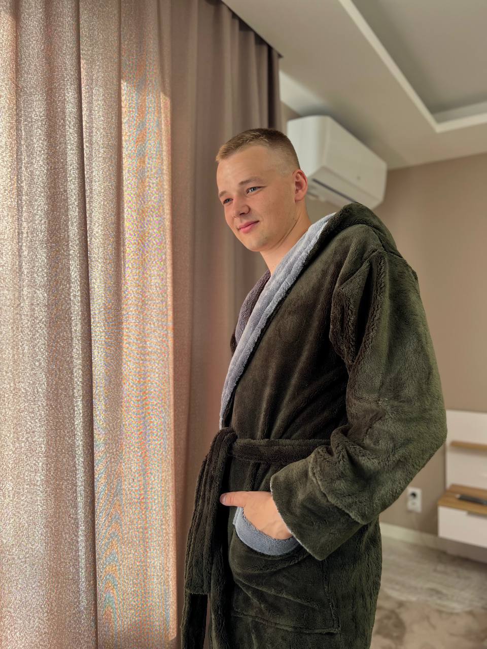 Чоловічий махровий халат Confident з капюшоном — чорний, довгий, теплий