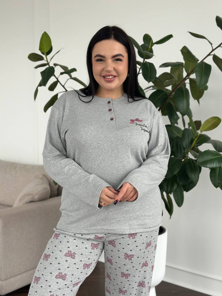 Сіра піжама plus size з мікрофлісу: лонгслів і штани в бантики
