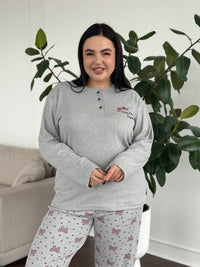 Сіра піжама plus size з мікрофлісу: лонгслів і штани в бантики