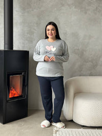 Жіноча піжама plus size з лонгслівом і штанами, сіра з сердечками
