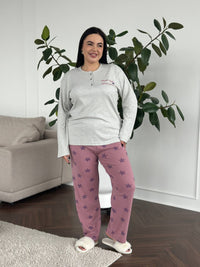 Піжама plus size з лонгслівом і штанами в зірочку, мікрофліс