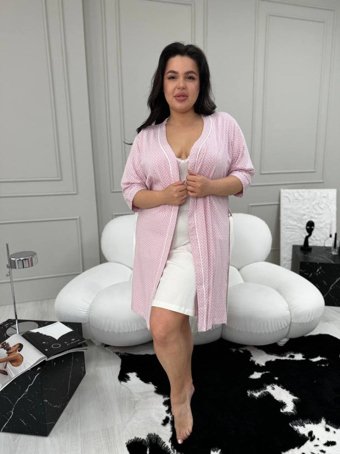 Комплект: нічна сорочка та халат у дрібний принт, рожевий, plus size