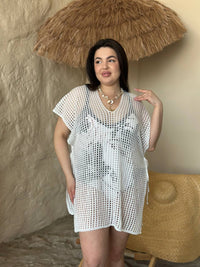 Біла сітчаста пляжна туніка plus size з V-вирізом