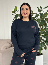 Жіноча піжама plus size з лонгслівом і штанами в зірочку, синя