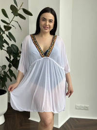 Біла пляжна туніка plus size із сітки з етно-вставкою на вирізі