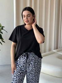 Піжама plus size: чорна футболка та штани в леопардовий принт