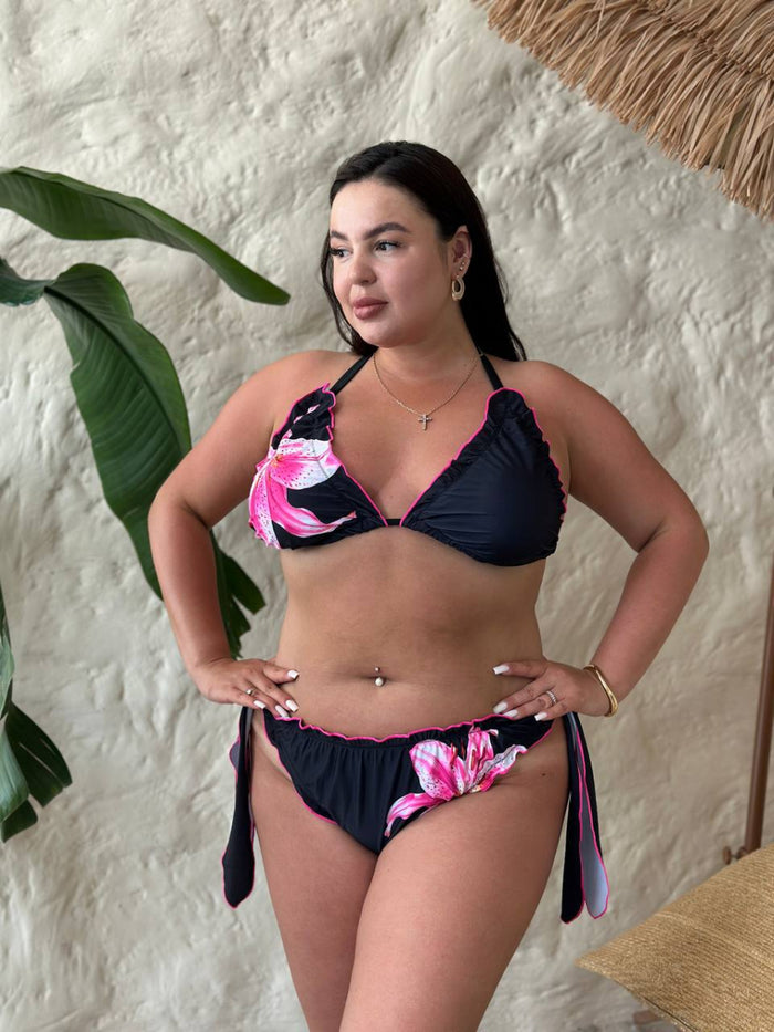 Роздільний купальник plus size з ліліями та рюшами, чорний