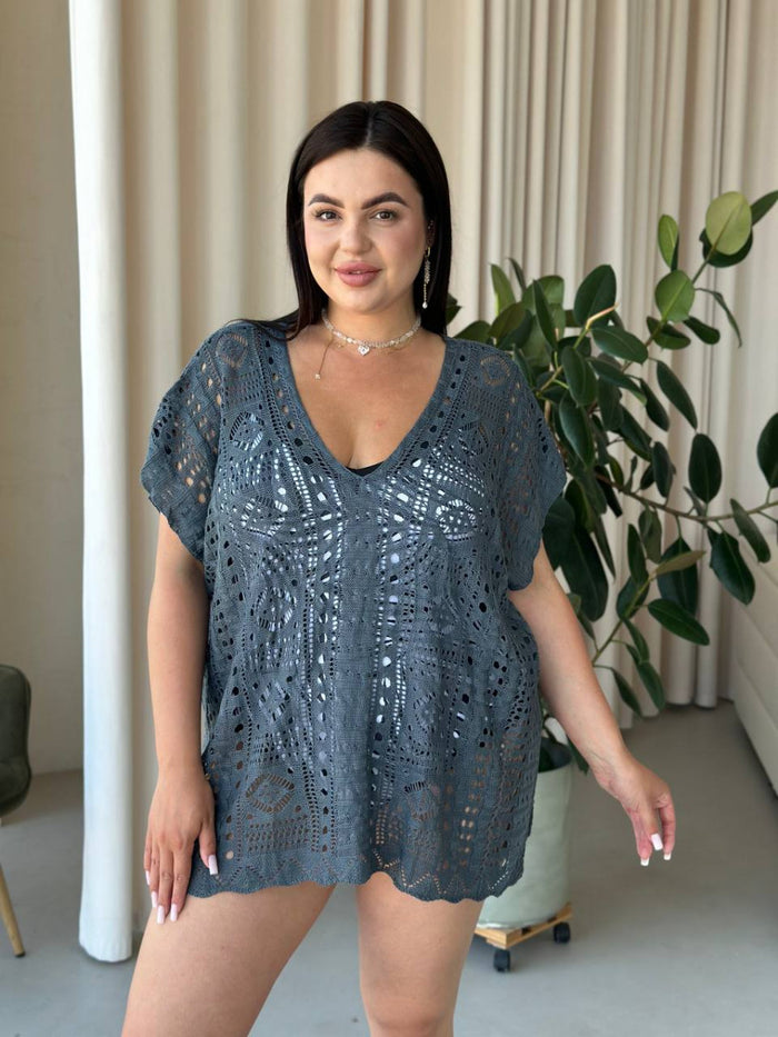 Ажурна пляжна туніка plus size з V-вирізом, сіра