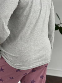Піжама plus size з лонгслівом і штанами в зірочку, мікрофліс