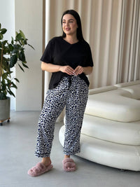 Піжама plus size: чорна футболка та штани в леопардовий принт