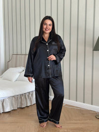 Чорна атласна піжама plus size з сорочкою та штанами