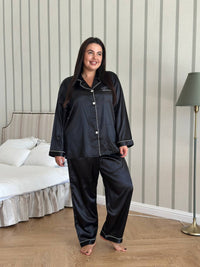 Чорна атласна піжама plus size з сорочкою та штанами