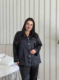 Чорна атласна піжама plus size з сорочкою та штанами