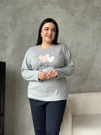 Жіноча піжама plus size з лонгслівом і штанами, сіра з сердечками