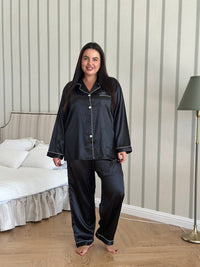 Чорна атласна піжама plus size з сорочкою та штанами