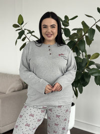 Сіра піжама plus size з мікрофлісу: лонгслів і штани в бантики